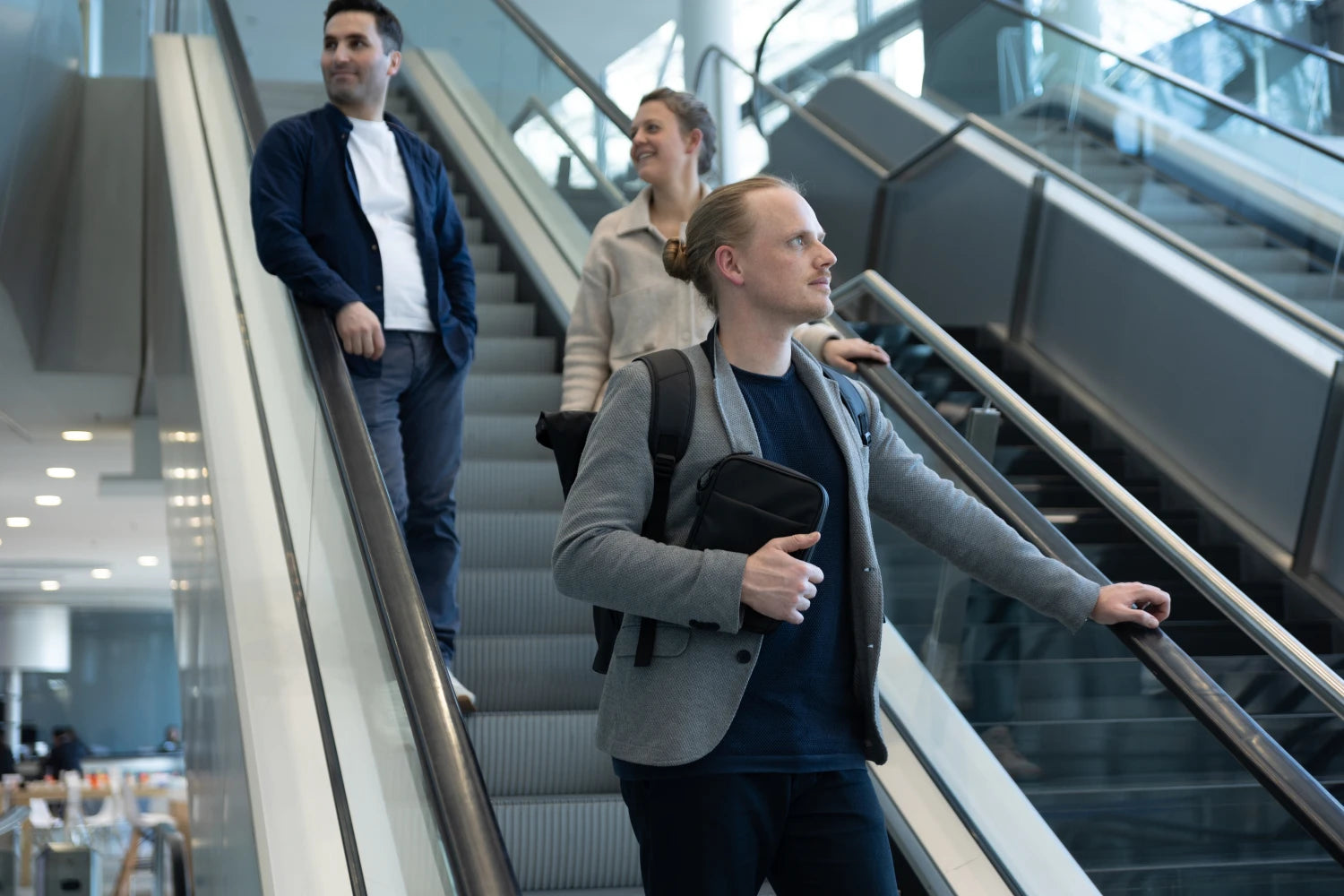 TROIKA BLACK CONNECTED