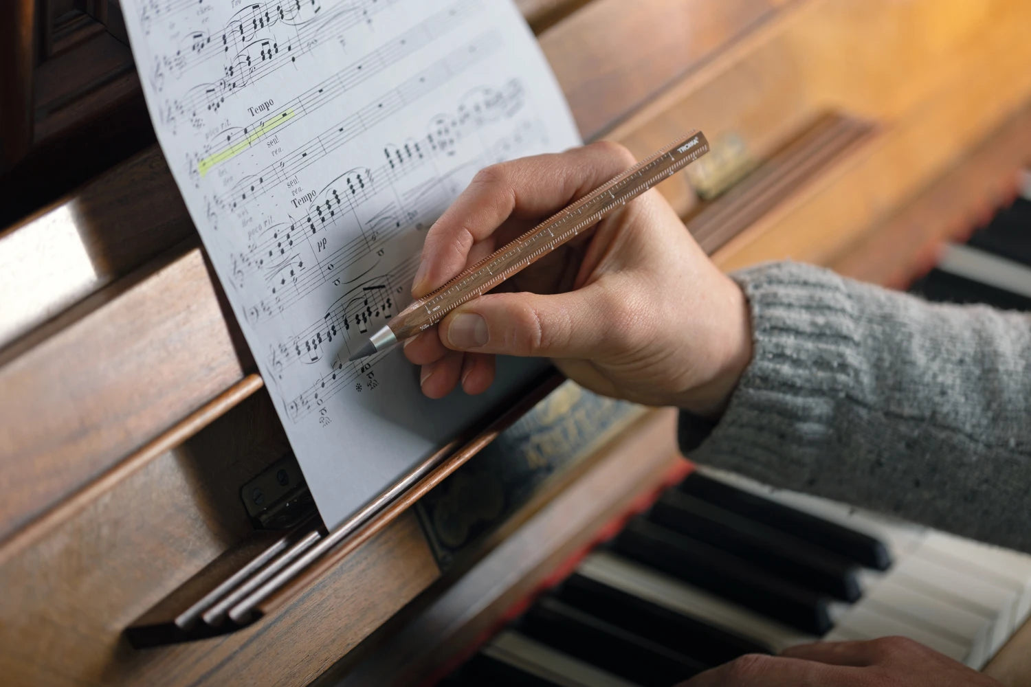 CONSTRUCTION ENDLESS WALNUT