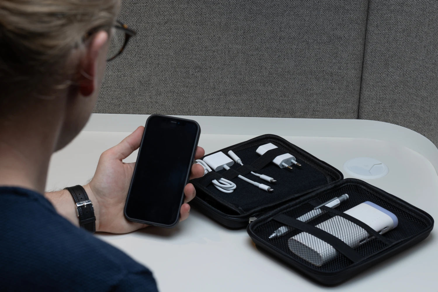 TROIKA BLACK CONNECTED