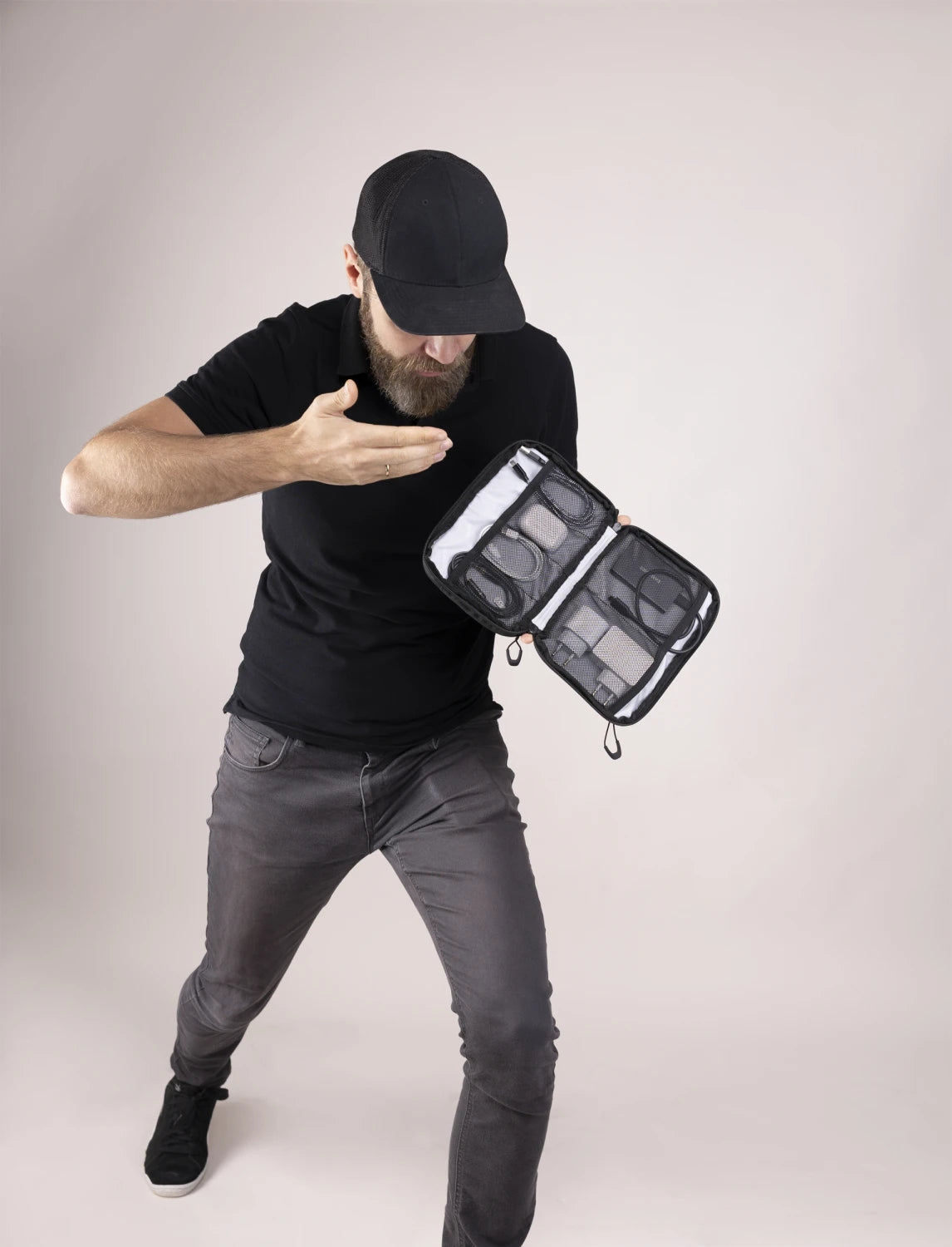 TROIKA BLACK TECH POUCH 2